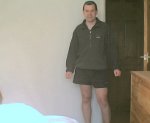 Ich bin John, 40, 1m70, 70kg, aus Grossbritannien. <br>Meine Interessen sind Wandern, Radfahren, Sport, <br>Jonglieren,Internet und Sprachen. <br><br>Je suis John, 40, de la Grande Bretagne. <br>Mes centres d\'intérêt sont la randonnée, <br>le sport, le jonglage, l\'internet et les langues. <br>Je parle le français, l\'allemand et l\'anglais.