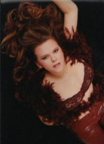 spontan, treu, ehrlich und zuverlässig sein kann! <BR>Er sollte beruflich erfolgreich sein und mit beiden Beiden fest im Leben stehen! <BR>Er sollte viel reisen und wissen was eine Frau sich wünscht und<BR>es mir an den Augen ablesen können!<BR>Wenn Du mir Zärtlichkeit, Geborgenheit und Sicherheit geben<BR>kannst und Du Dir mit mir ein gemeinsames Leben vorstellen kannst! <BR>Melde Dich!<BR>