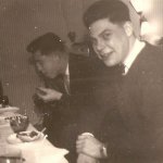 Ich suche meinen Vater. Er war als Englischer Soldat 1959-ca 1960 in Düsseldorf in der Hubbelrathkaserne stationiert.Nach den weniger Angaben meiner  Mutter ist er im August 1938 geboren und ca.1960 zurück nach England.Nach meinen Informationen wußte er damals das ich unterwegs war. Meine Mutter Lieselotte Darge arbeitete zu der damaligen Zeit als Krankenschwester in Düsseldorf Gerresheim oder Grafenberg Ihre damalige Freundin hieß Elfriede die mit meiner mutter  zusammen gearbeitethat. Wer irgendwelche Informationen für mich hat, bitte melden unter meine Emailadr. bringmann.m@hotmail.de