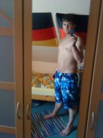 Hallo hübsche Frauen<br><br>ich bin ein 21jähriger junger mann der auf der<br>suche nach einer festen Partnerschaft ist.<br>Die Frau die ich gerne an meiner Seite hätte sollte:<br>Treu,Ehrlich,Liebevoll,Romantisch(wenigsten ein bisschen),<br>Gedichte mögen(aber kein muss),für den Partner da sein.<br>Das wär der Charakter und vom aussehen sollte sie nur nicht<br>zu dick sein. Weil bei mir zählt der charakter viel mehr als<br>das aussehen.<br>Wer jetz interesse hat mich kennenzulernen sollte sich per<br>e-mail melden würde mich sehr darüber freuen.<br><br>Liebe grüße<br>René<br><br>