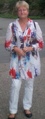 62, 1.60m, blond, gesch., temeramentvoll, <br>unternehmungslustig, Interesse an Reisen, Kultur, <br>Politik und natürlich Sport. <br>Suche liebenswerten intelligenten Partner.